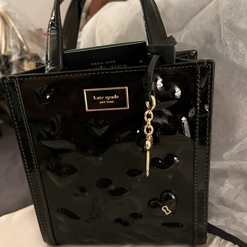 KATE SPADE Black Embossed Patent leather crossbody Bag. Key to my Heart. NWT